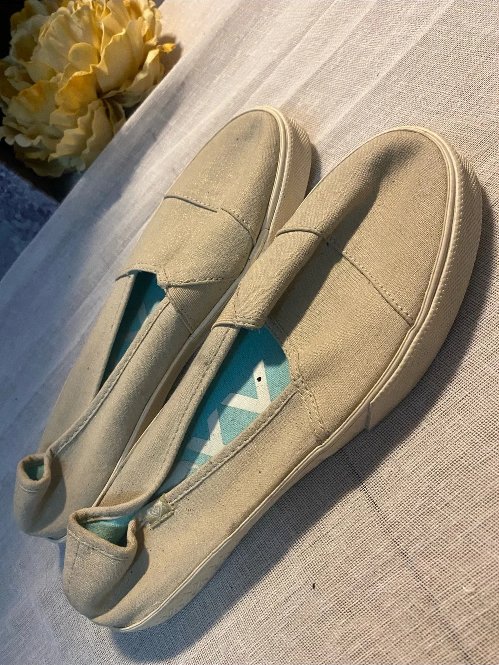 Roxy SZ 8 Derby Love II Women’s Slip-On Taupe L/Neutral Shoes With Glitter
